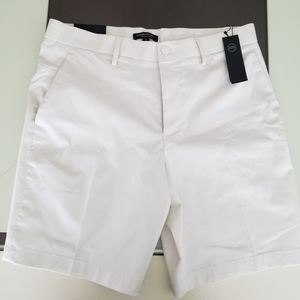 BRAND NEW! Size Banana Republic Men’s 9” short. Aiden fit, Core Temp technology